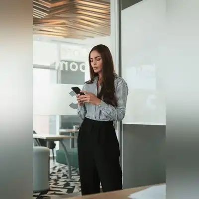 余航静